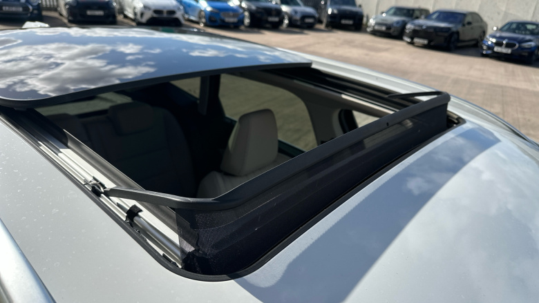 BMW 2 Series 220i MHT Luxury 5dr DCT [Tech Plus Pack] Petrol Hatchback